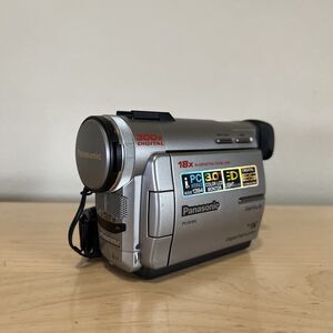 Panasonic PV-DV910 DIGITAL PALMCORDER - Camera And Battery Only Not Tested As Is